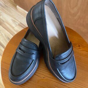 Dr Sholl’s Nice Day Max Wedge Platform Penny Loafer (Womens)